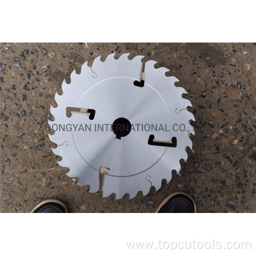 Multi-Ripping Saw Blade with Rakes for Cutting Wood